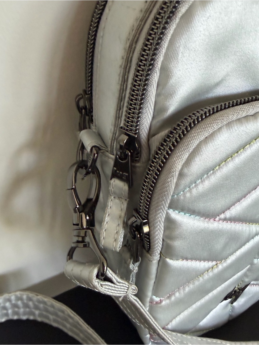 Lug Skeeter Silver Quilted Crossbody Phone Bag Belt Bag - Picture 5 of 10